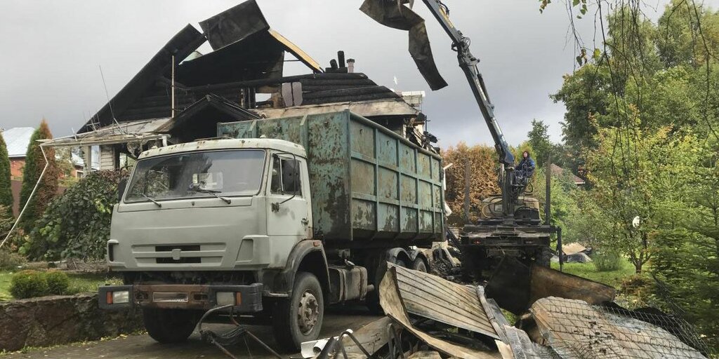Вывоз мусора после пожара с утилизацией в Похвистневе в октябре
