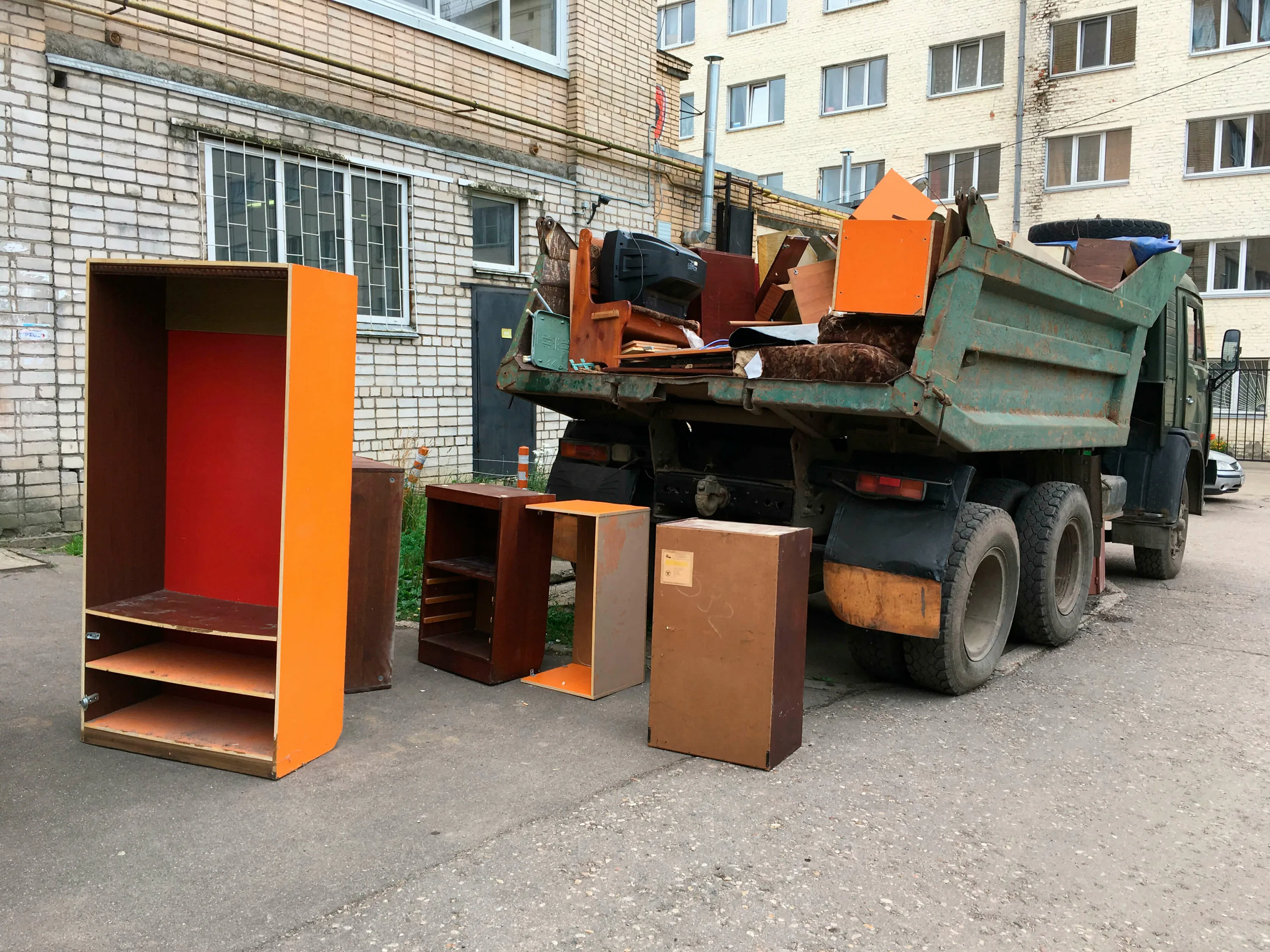 Утилизация старой мебели с вывозом и разбором в Похвистневе в октябре
