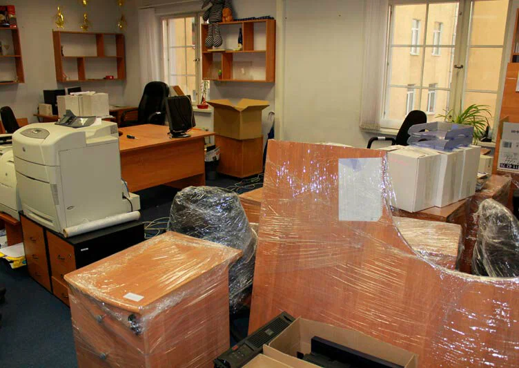 Вывоз старой офисной мебели в Похвистневе в октябре