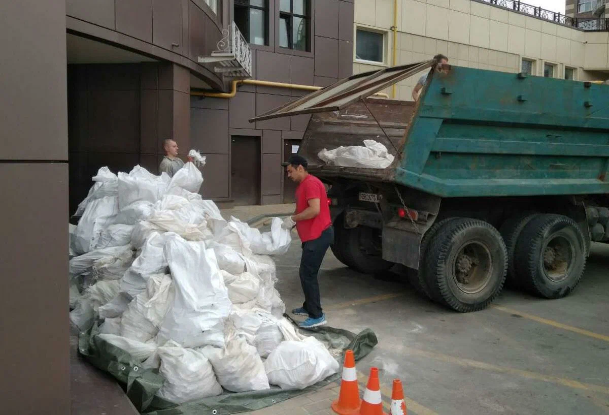 Вывоз мусора из подвала в Похвистневе от ПроМусор – уборка, разбор завалов и очистка, цены от 2460 руб