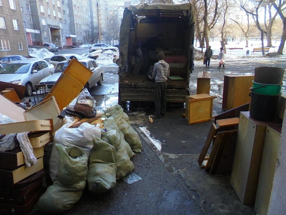 Вывоз мусора из подвала с утилизацией в Похвистневе в октябре