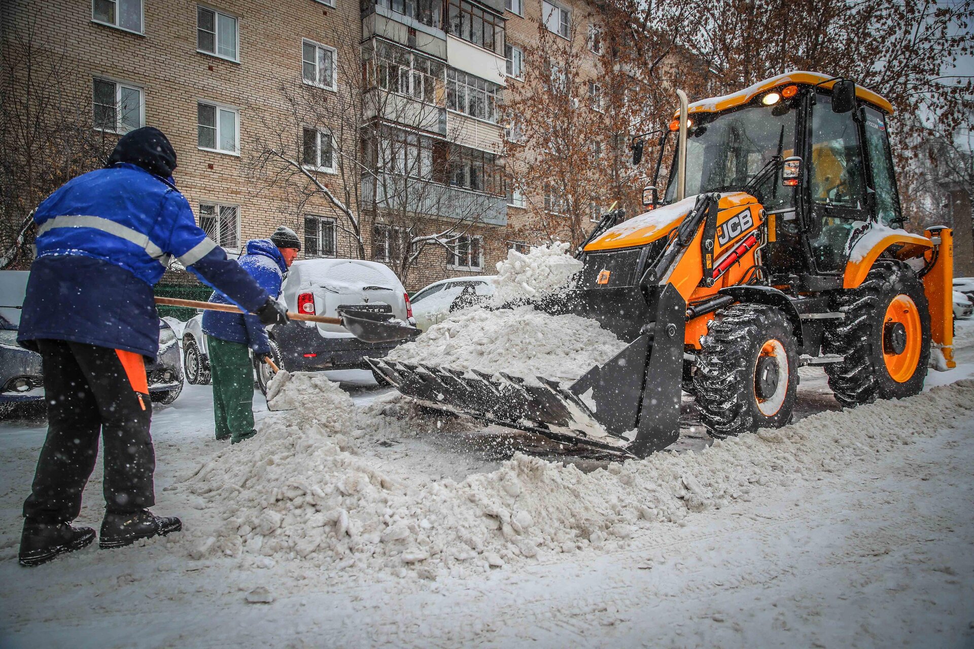 Очистка дворов от снега и наледи в Похвистневе — уборка снега, трактор и ручная, цены от 513 руб. | ПроМусор