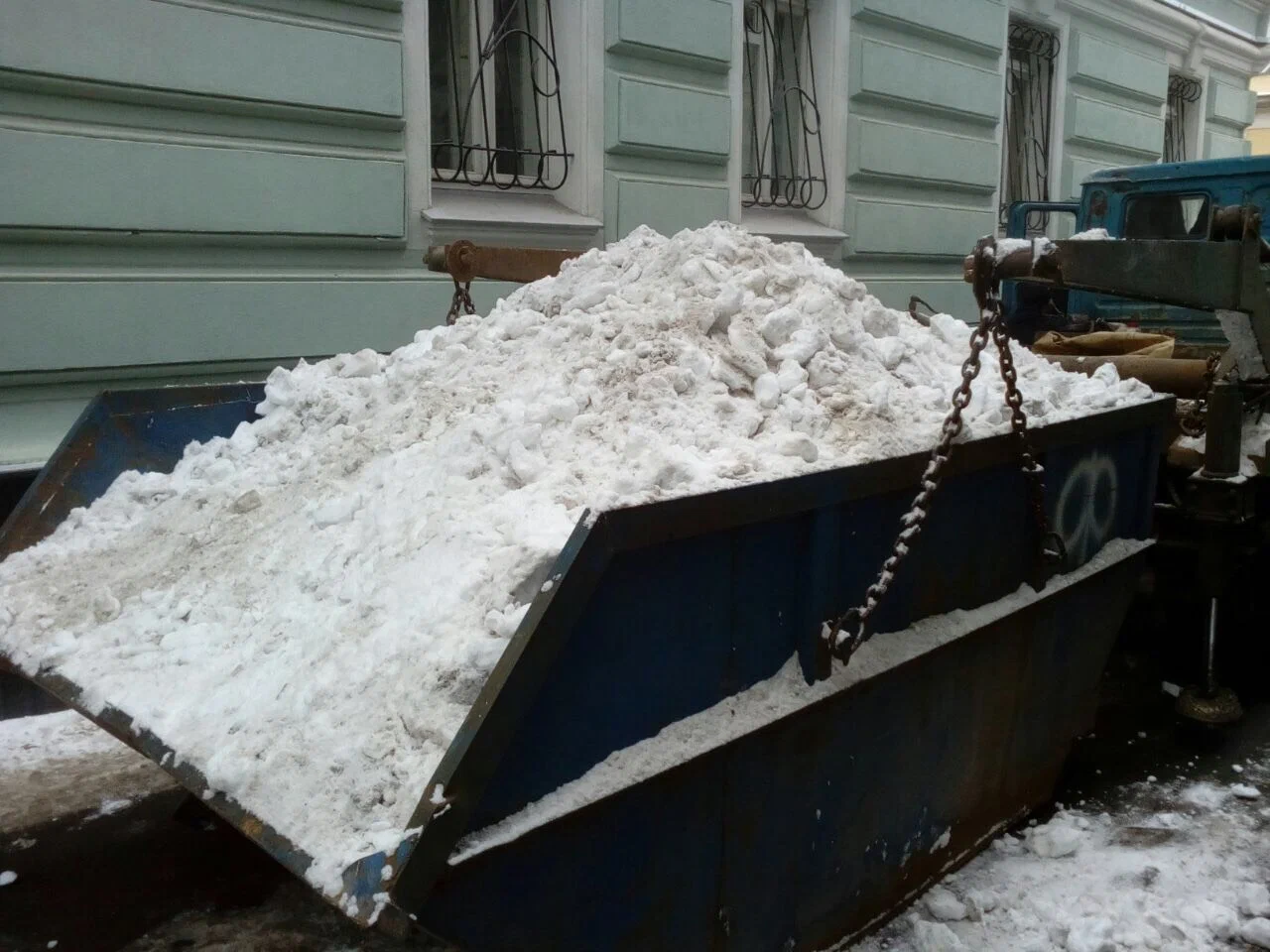 Вывоз снега контейнерами в Похвистневе в октябре