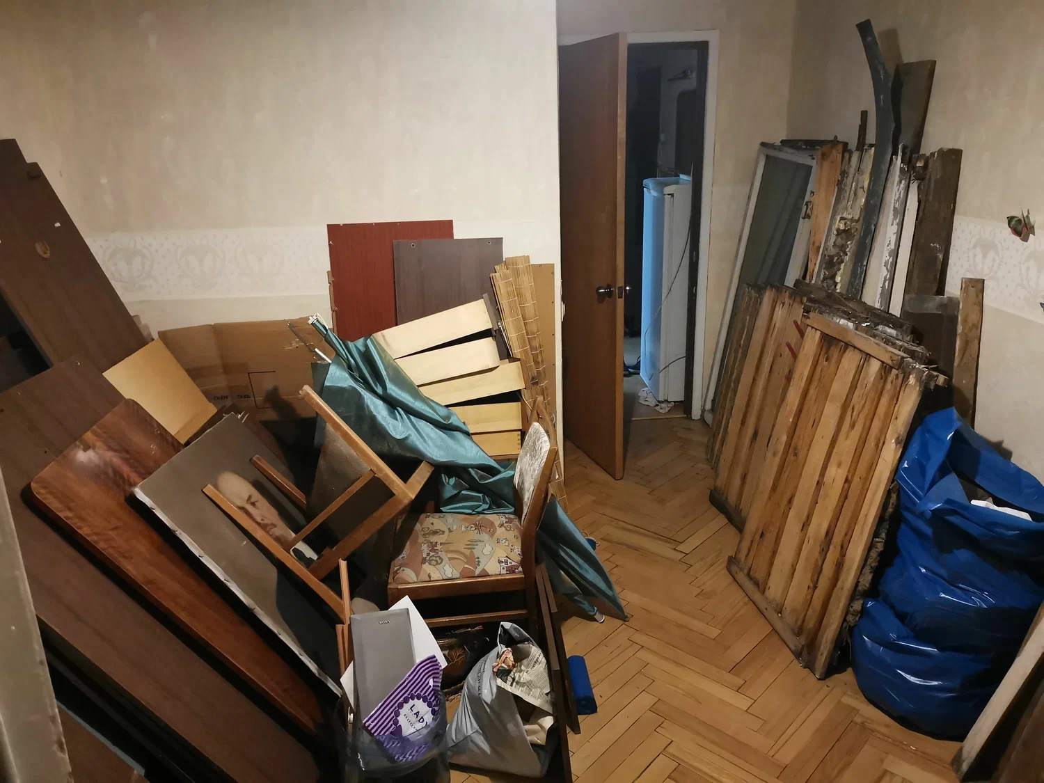 Демонтаж мебели с вывозом и утилизацией в Похвистневе в октябре
